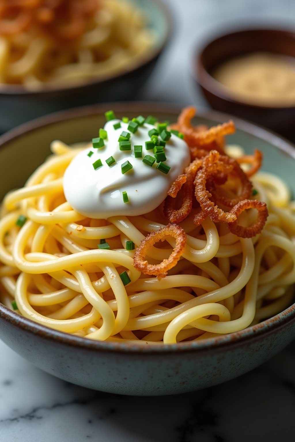 sour cream and onion egg noodles recipes-Titel